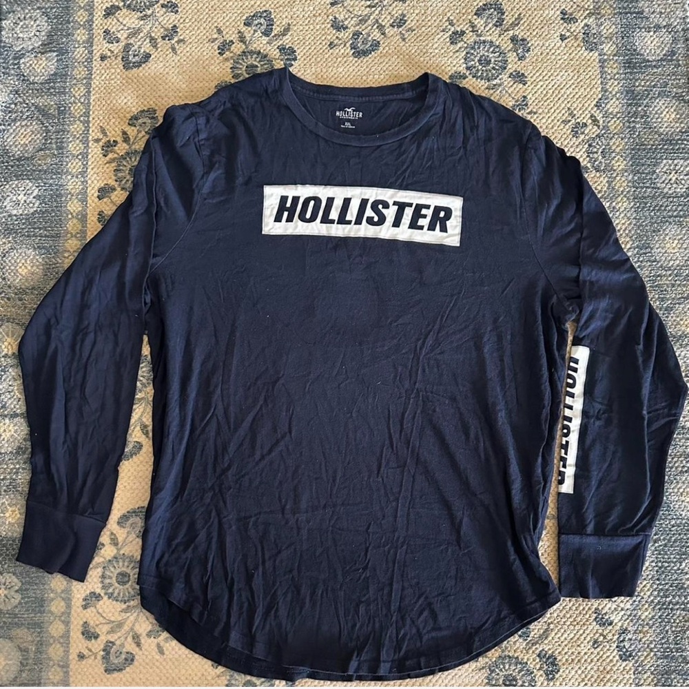 Hollister Men's Dark Blue Long Sleeve Tee